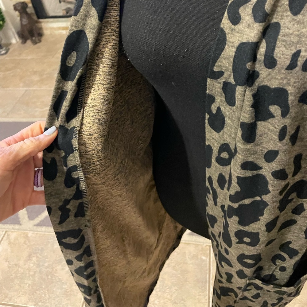 Tickled teal khaki/taupe & black leopard print cardigan Sz L - Picture 4 of 7